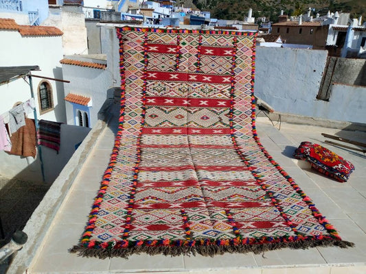 Vintage rug moroccan, A carpet with simple patterns that will give you a feeling of comfort and calm in the living room. A rustic red carpet