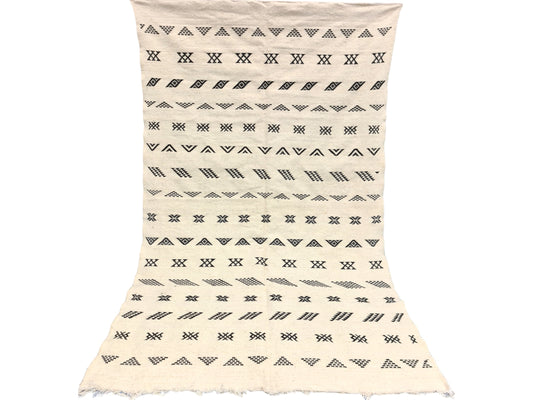 berber vintage rug, moroccan rug two colors  ،color is natural wooly. It contains the Amazigh language. It talks about black and white